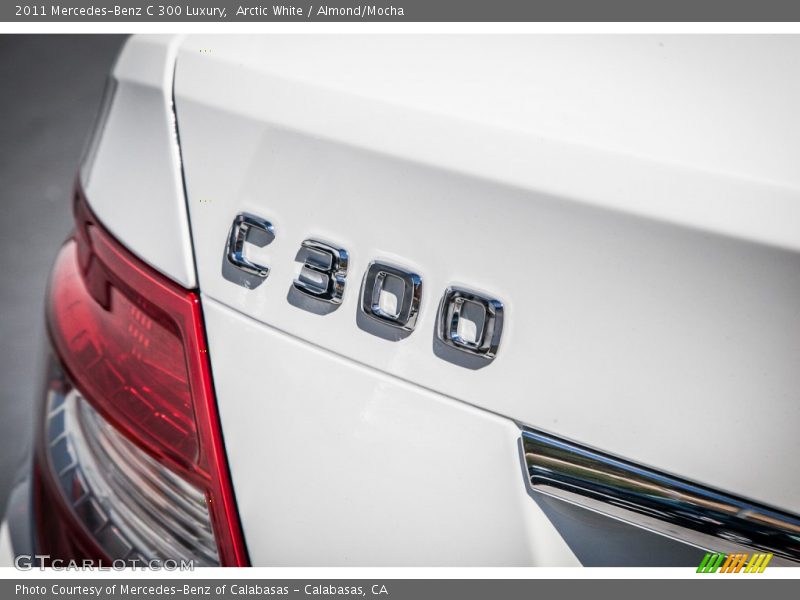 Arctic White / Almond/Mocha 2011 Mercedes-Benz C 300 Luxury