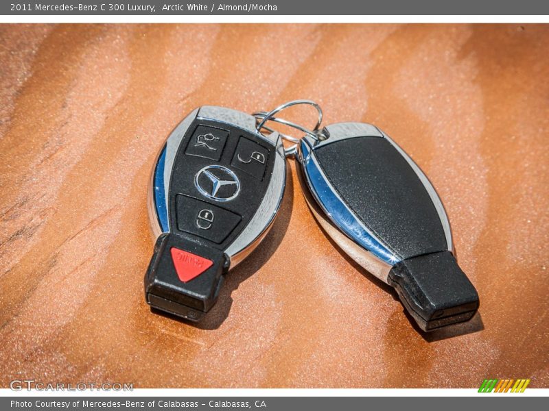 Arctic White / Almond/Mocha 2011 Mercedes-Benz C 300 Luxury