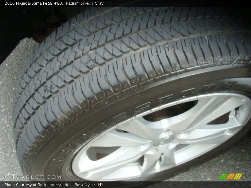 Radiant Silver / Gray 2010 Hyundai Santa Fe SE 4WD