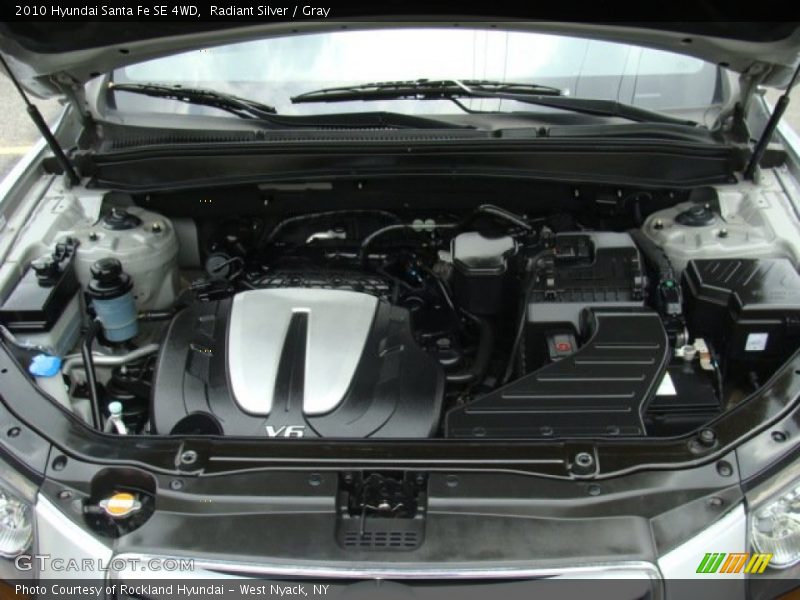Radiant Silver / Gray 2010 Hyundai Santa Fe SE 4WD