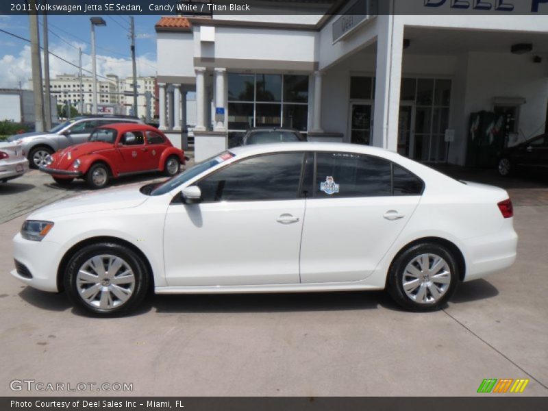 Candy White / Titan Black 2011 Volkswagen Jetta SE Sedan