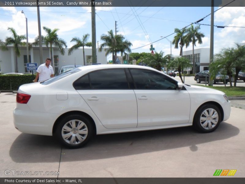 Candy White / Titan Black 2011 Volkswagen Jetta SE Sedan