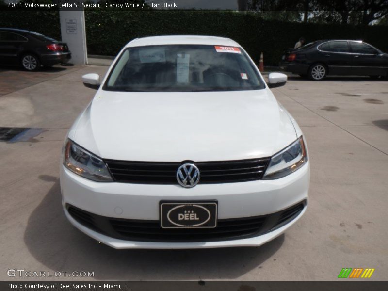 Candy White / Titan Black 2011 Volkswagen Jetta SE Sedan