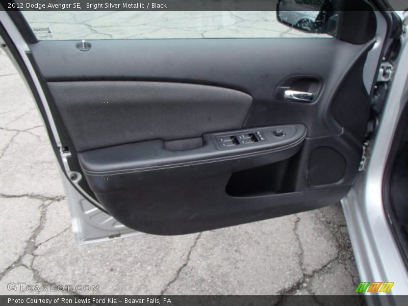 Bright Silver Metallic / Black 2012 Dodge Avenger SE