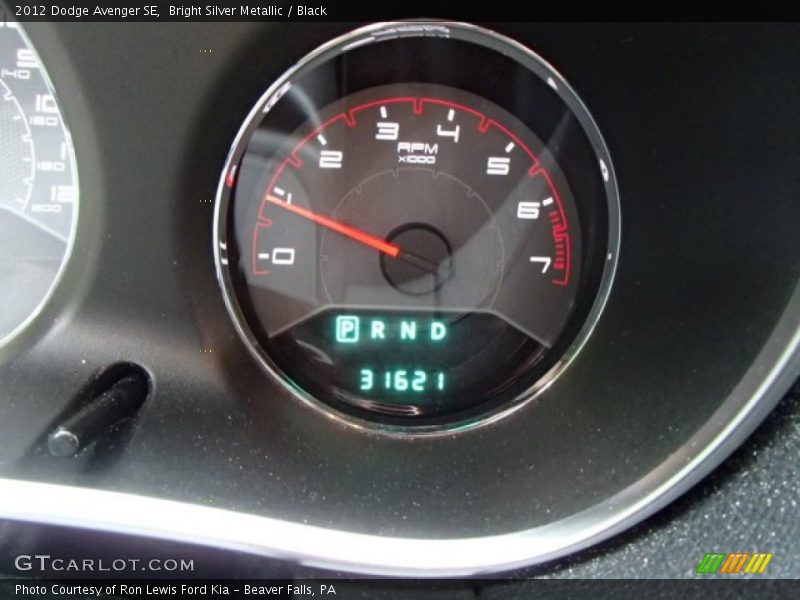 Bright Silver Metallic / Black 2012 Dodge Avenger SE