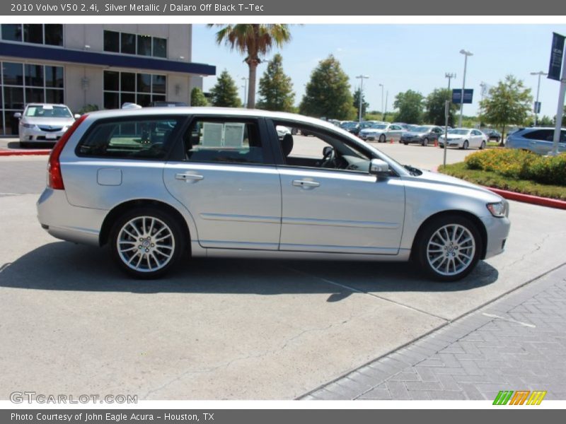 Silver Metallic / Dalaro Off Black T-Tec 2010 Volvo V50 2.4i
