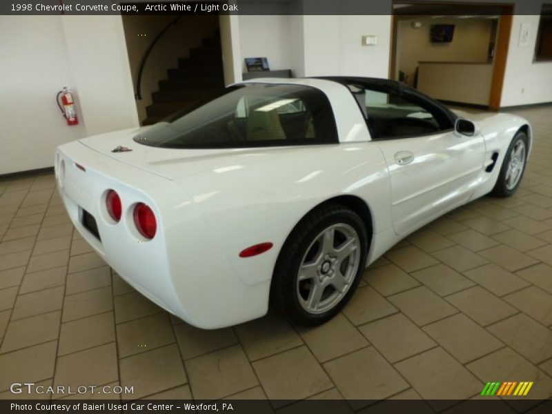 Arctic White / Light Oak 1998 Chevrolet Corvette Coupe