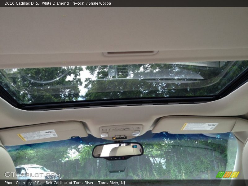 White Diamond Tri-coat / Shale/Cocoa 2010 Cadillac DTS