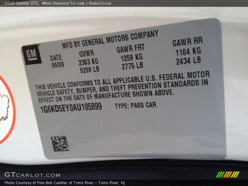 White Diamond Tri-coat / Shale/Cocoa 2010 Cadillac DTS