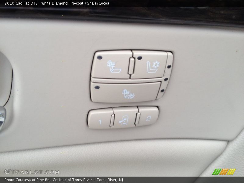 White Diamond Tri-coat / Shale/Cocoa 2010 Cadillac DTS