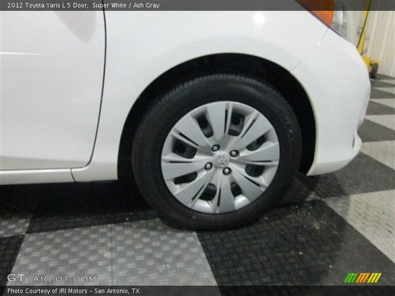 Super White / Ash Gray 2012 Toyota Yaris L 5 Door