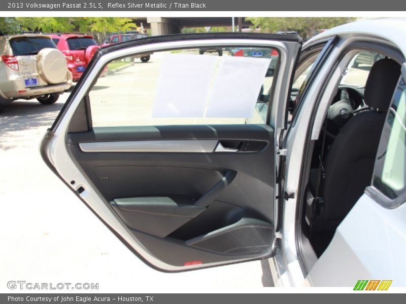 Reflex Silver Metallic / Titan Black 2013 Volkswagen Passat 2.5L S
