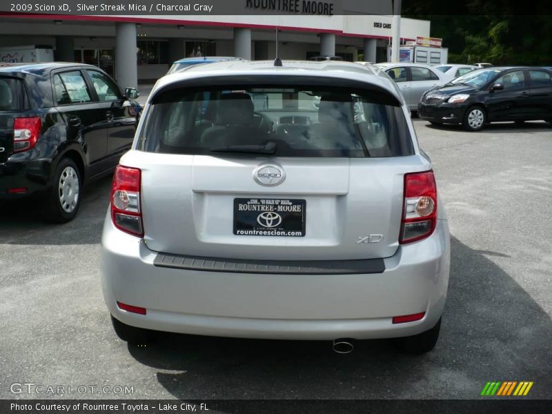Silver Streak Mica / Charcoal Gray 2009 Scion xD