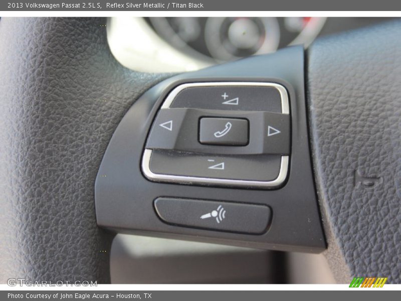 Reflex Silver Metallic / Titan Black 2013 Volkswagen Passat 2.5L S