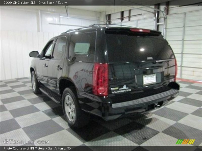 Onyx Black / Ebony 2009 GMC Yukon SLE
