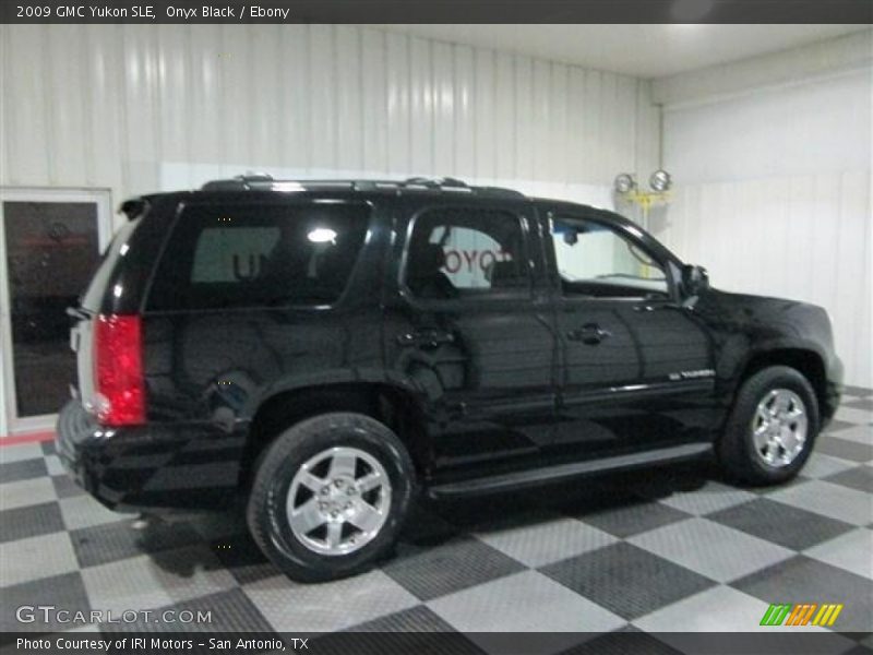 Onyx Black / Ebony 2009 GMC Yukon SLE