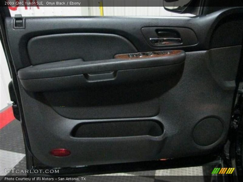 Onyx Black / Ebony 2009 GMC Yukon SLE