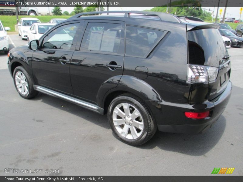 Labrador Black Pearl / Black 2011 Mitsubishi Outlander SE AWD