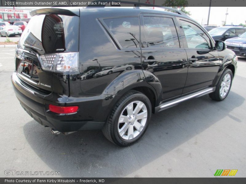 Labrador Black Pearl / Black 2011 Mitsubishi Outlander SE AWD