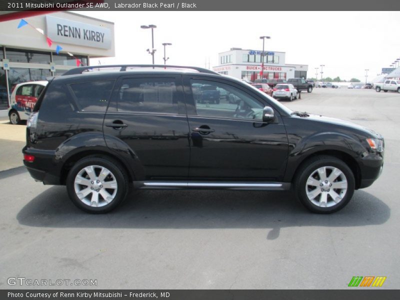 Labrador Black Pearl / Black 2011 Mitsubishi Outlander SE AWD