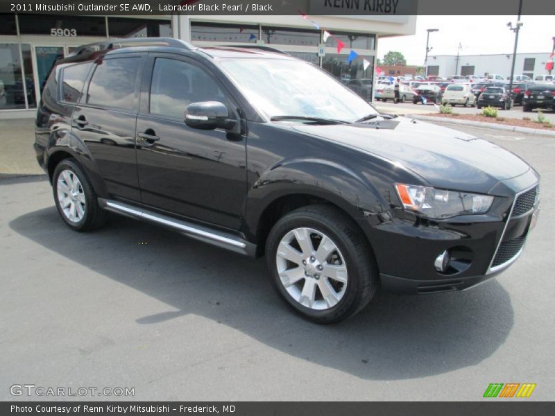 Labrador Black Pearl / Black 2011 Mitsubishi Outlander SE AWD