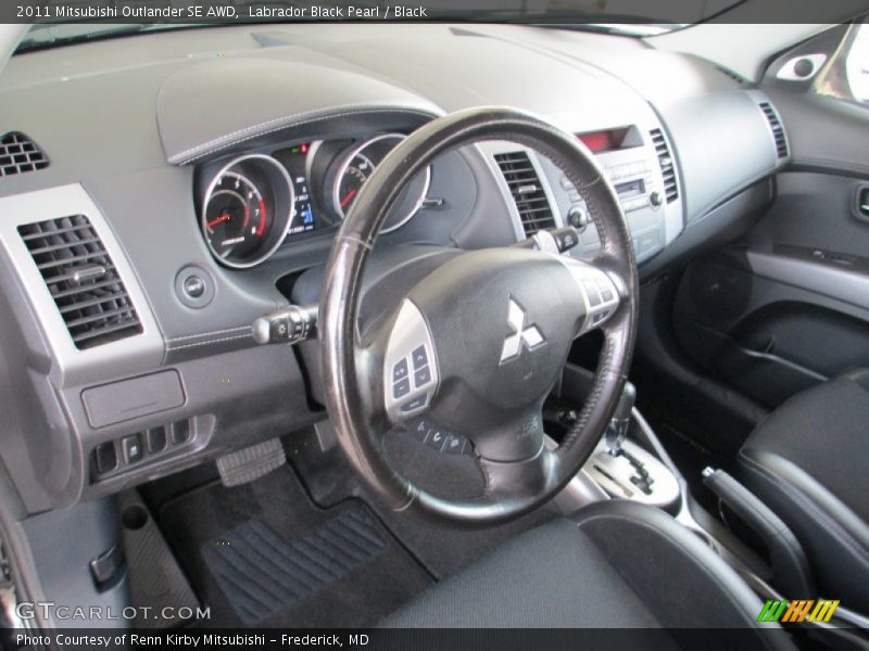 Labrador Black Pearl / Black 2011 Mitsubishi Outlander SE AWD