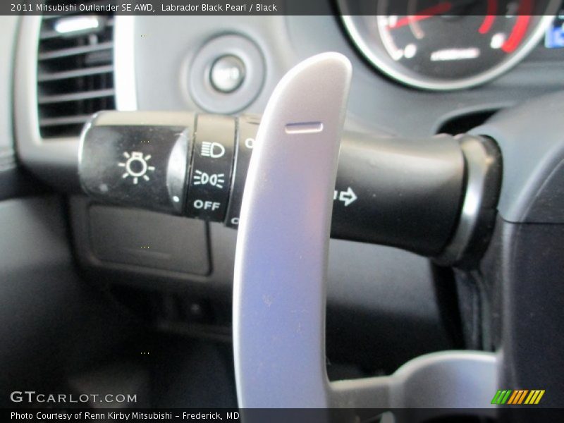 Labrador Black Pearl / Black 2011 Mitsubishi Outlander SE AWD