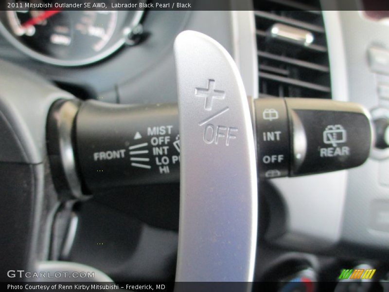 Labrador Black Pearl / Black 2011 Mitsubishi Outlander SE AWD