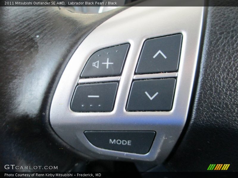 Labrador Black Pearl / Black 2011 Mitsubishi Outlander SE AWD