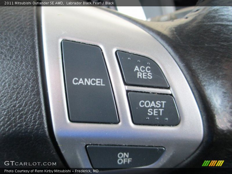 Labrador Black Pearl / Black 2011 Mitsubishi Outlander SE AWD