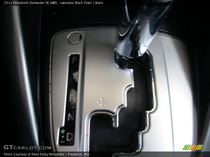 Labrador Black Pearl / Black 2011 Mitsubishi Outlander SE AWD