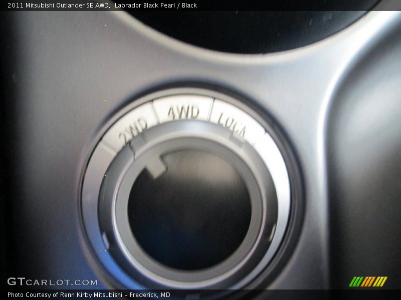 Labrador Black Pearl / Black 2011 Mitsubishi Outlander SE AWD