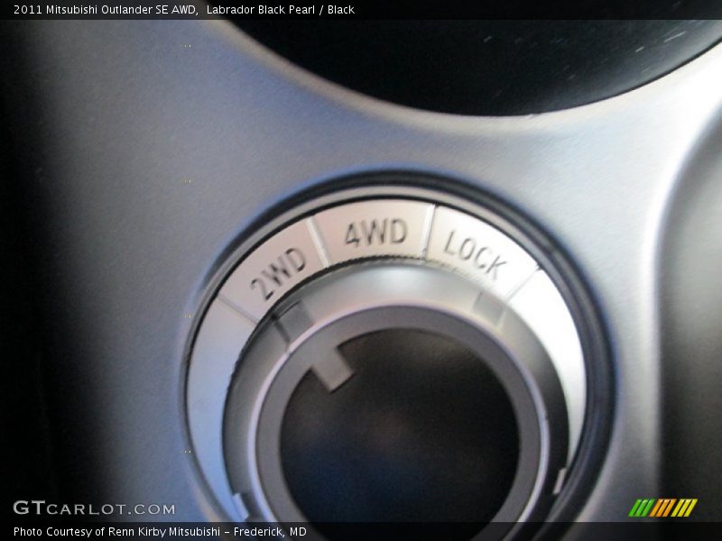 Labrador Black Pearl / Black 2011 Mitsubishi Outlander SE AWD