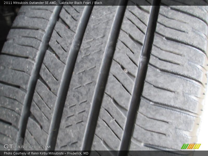 Labrador Black Pearl / Black 2011 Mitsubishi Outlander SE AWD