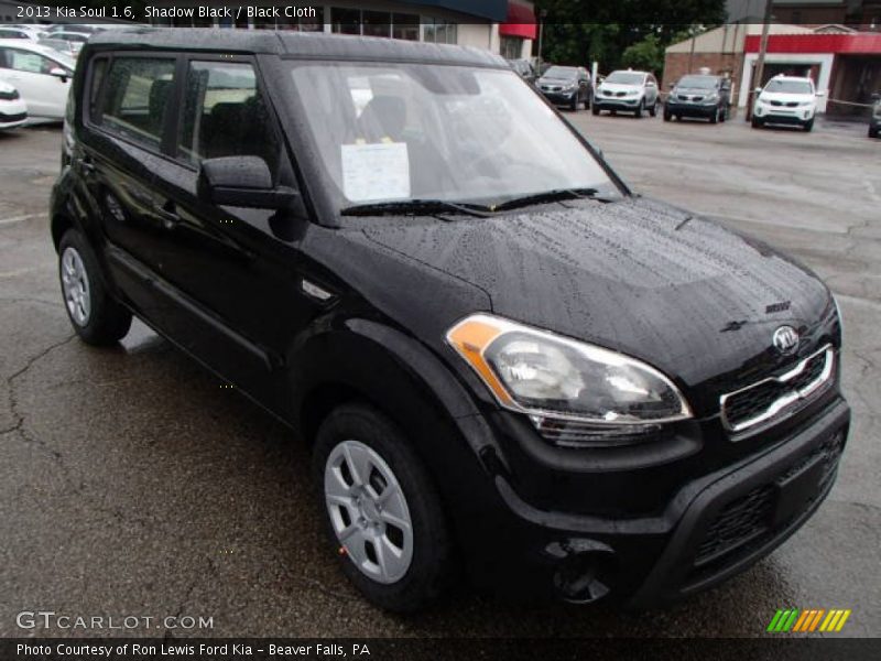 Front 3/4 View of 2013 Soul 1.6