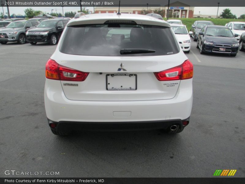 White Pearl / Black 2013 Mitsubishi Outlander Sport SE 4WD