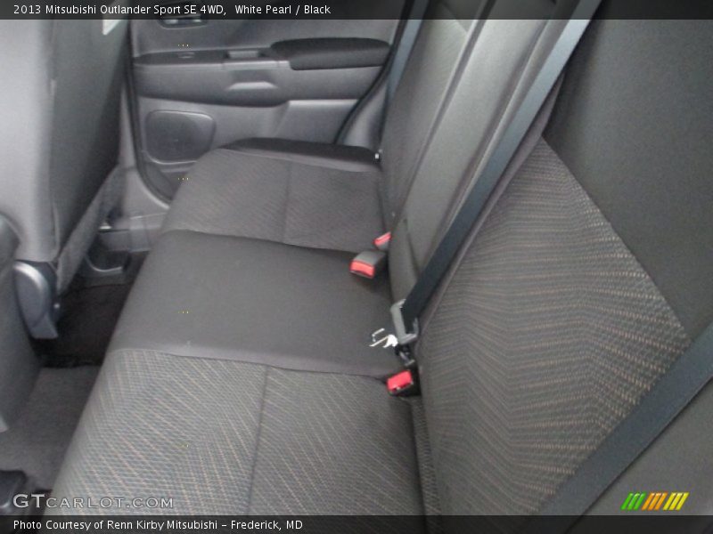 White Pearl / Black 2013 Mitsubishi Outlander Sport SE 4WD