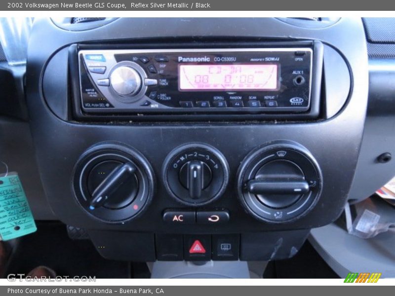 Reflex Silver Metallic / Black 2002 Volkswagen New Beetle GLS Coupe