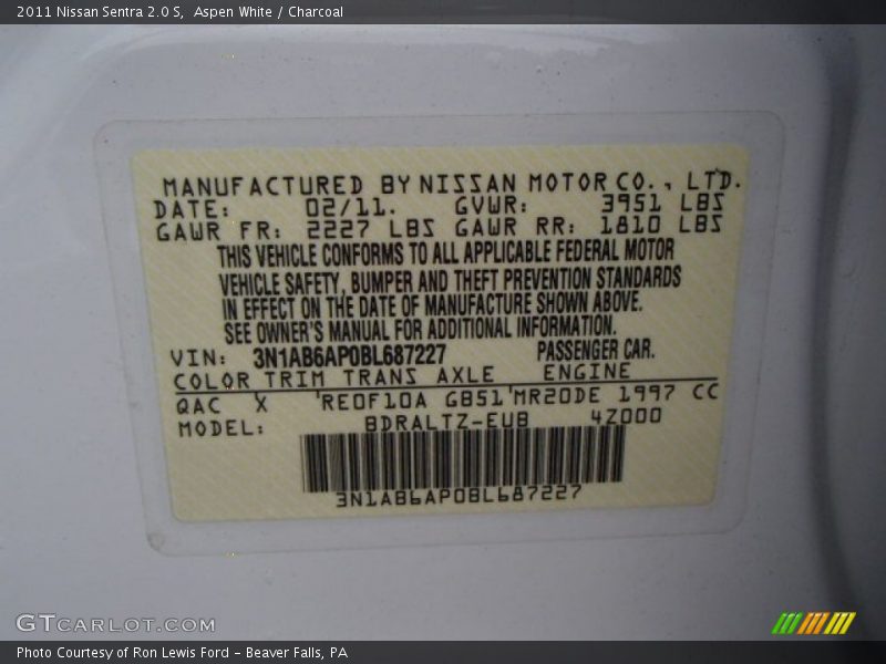 Aspen White / Charcoal 2011 Nissan Sentra 2.0 S