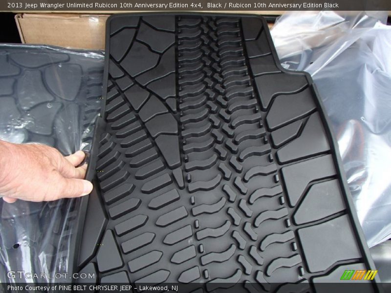 Black / Rubicon 10th Anniversary Edition Black 2013 Jeep Wrangler Unlimited Rubicon 10th Anniversary Edition 4x4