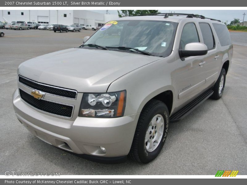 Front 3/4 View of 2007 Suburban 1500 LT
