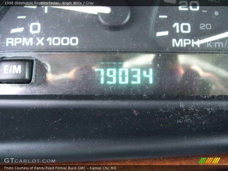Bright White / Gray 1998 Oldsmobile Regency Sedan