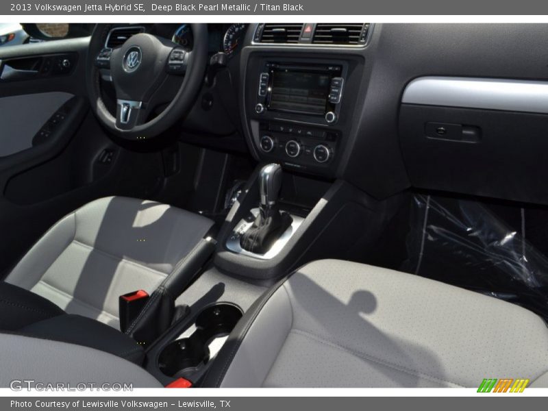 Deep Black Pearl Metallic / Titan Black 2013 Volkswagen Jetta Hybrid SE