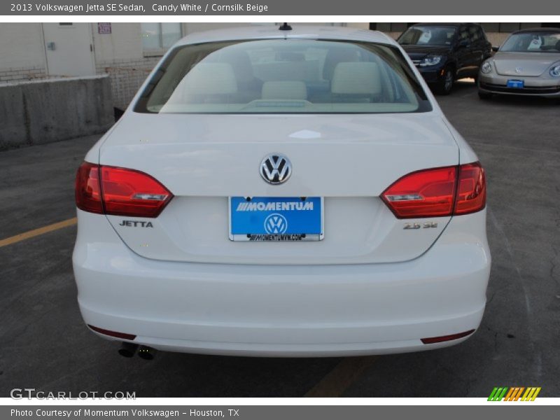 Candy White / Cornsilk Beige 2013 Volkswagen Jetta SE Sedan