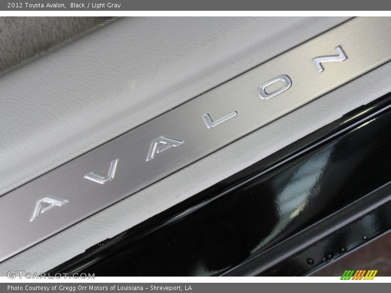 Black / Light Gray 2012 Toyota Avalon