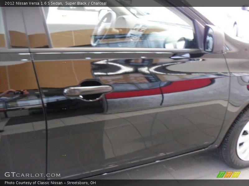 Super Black / Charcoal 2012 Nissan Versa 1.6 S Sedan