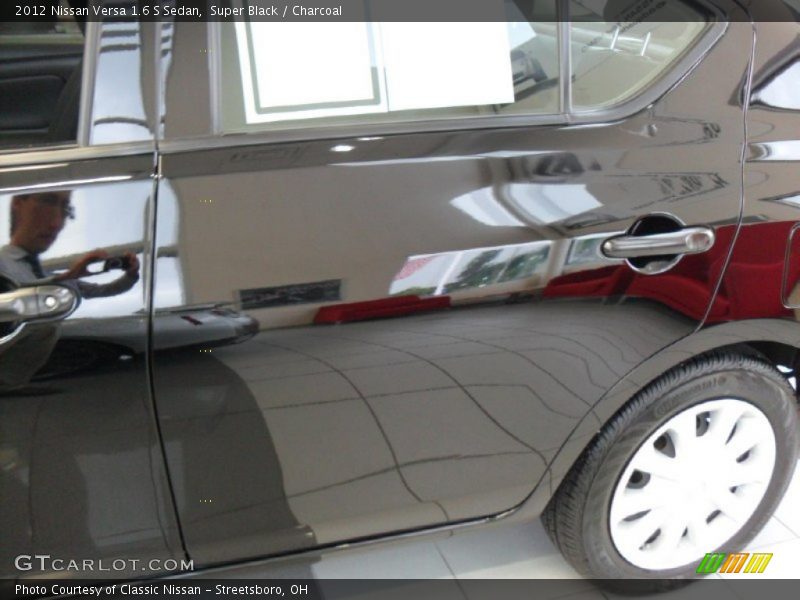 Super Black / Charcoal 2012 Nissan Versa 1.6 S Sedan