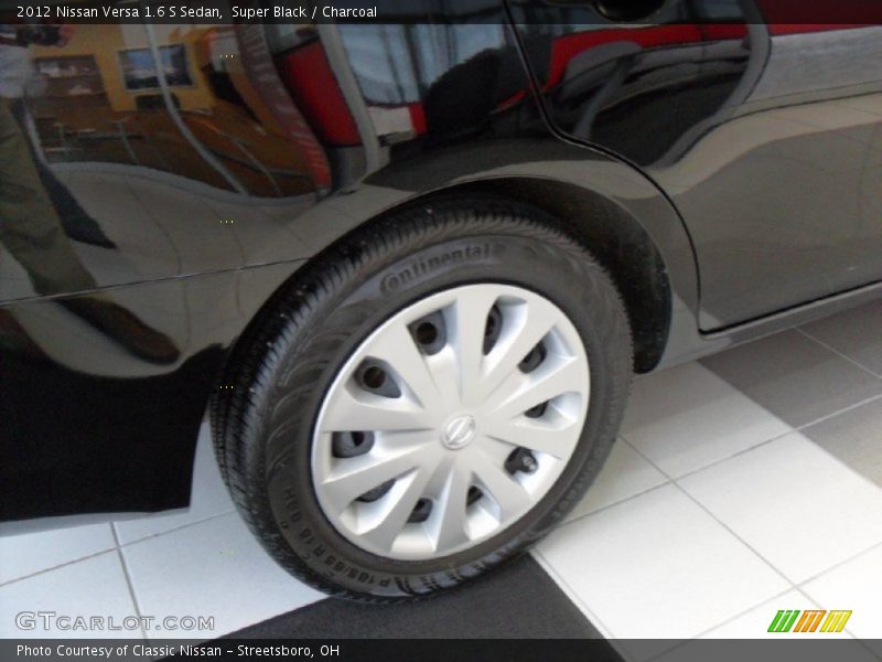Super Black / Charcoal 2012 Nissan Versa 1.6 S Sedan