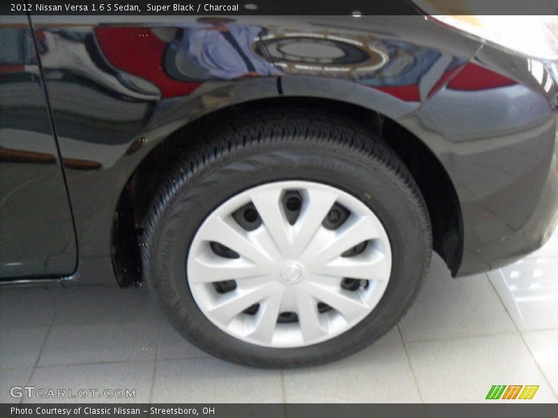 Super Black / Charcoal 2012 Nissan Versa 1.6 S Sedan