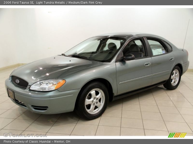Light Tundra Metallic / Medium/Dark Flint Grey 2006 Ford Taurus SE